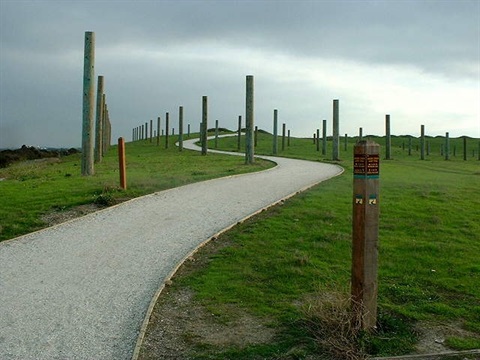 Byxbee pole field 2002.JPG